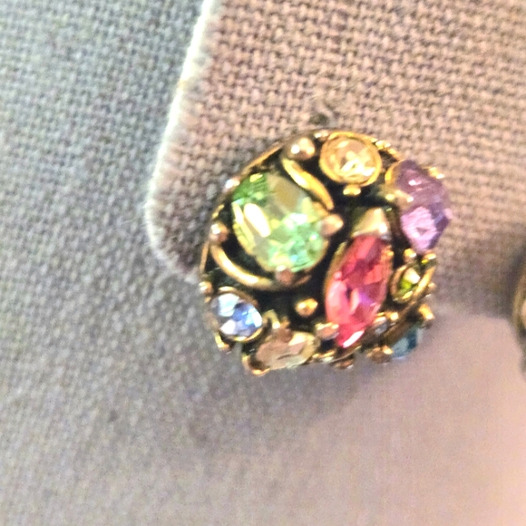 Hollycraft Signed VTG 1953 Multicolored Pastel Rhinestone Screw Back Earrings - Picture 7 of 12